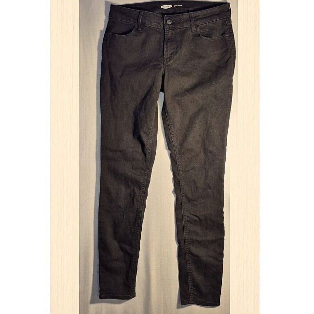 Old Navy Ladies' super skinny jeans, Black in size 4/ 28" waist